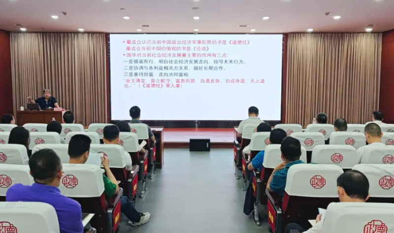 北京大学经济学院经济史学系主任、二级教授周建波来学院授课