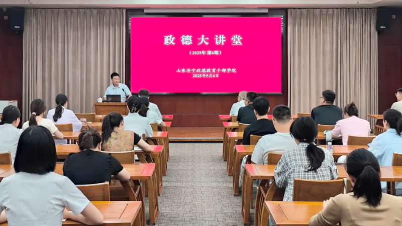 北京大学人文学部副主任、哲学系（宗教学系）教授、博士生导师李四龙来学院授课