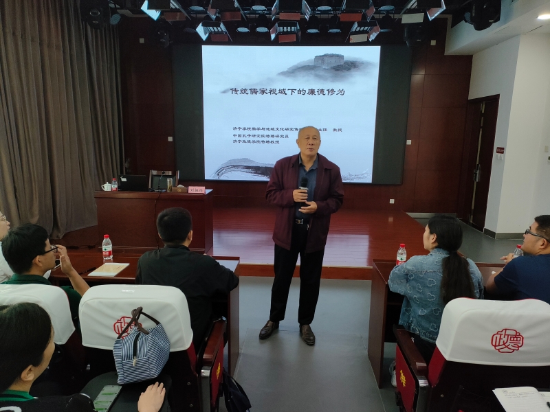 3.济宁学院教授刘振佳讲授《传统儒家视域下的廉德修为》专题课.jpg