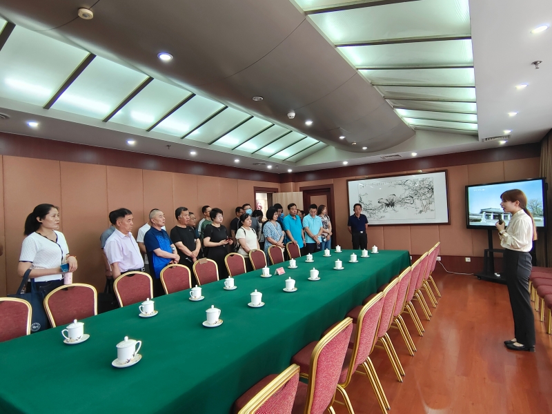 5.学员在孔子研究院听取习近平总书记视察孔子研究院讲话精神解读.jpg